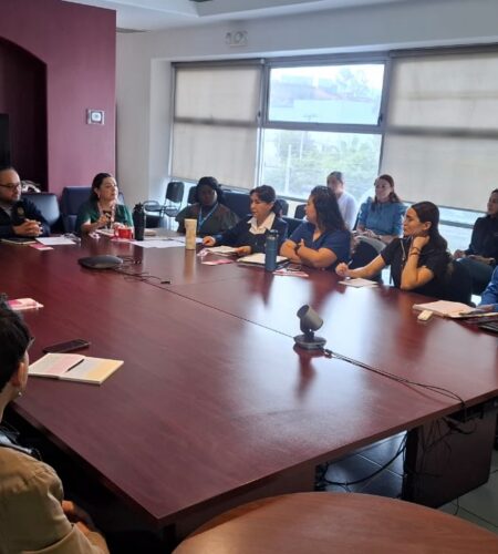 Capacitan en criollo sobre cáncer en la mujer a mujeres migrantes