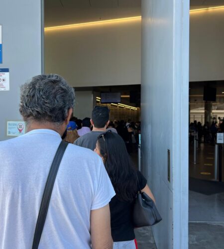 Revisión de carga pública en EE.UU. se endurece; recomiendan no cancelar beneficios por temor