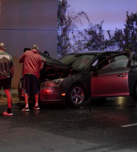 Vehículo en llamas en Puerta de Hierro por falla mecánica
