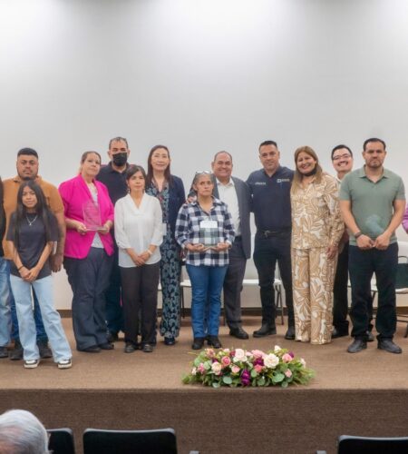 Reconocen a familias que dieron esperanza de vida