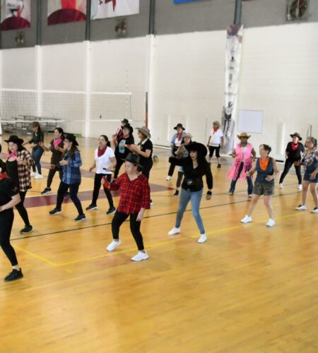 Celebran el Mes de la Patria con zumba y activación física