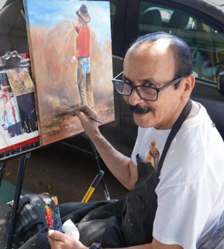 José Antonio Barajas convierte una banqueta del Centro de Tijuana en galería al aire libre