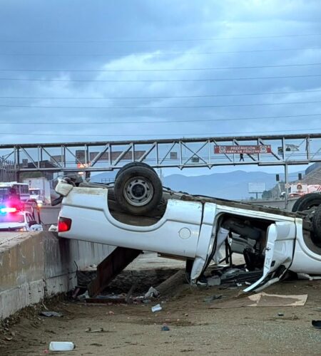 Mujer de la tercera edad resulta lesionada en volcadura sobre el Boulevard 2000