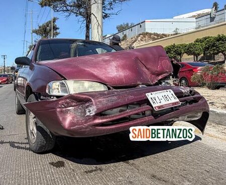 Carambola de cinco vehículos causa tráfico en el bulevar Rosas Magallón