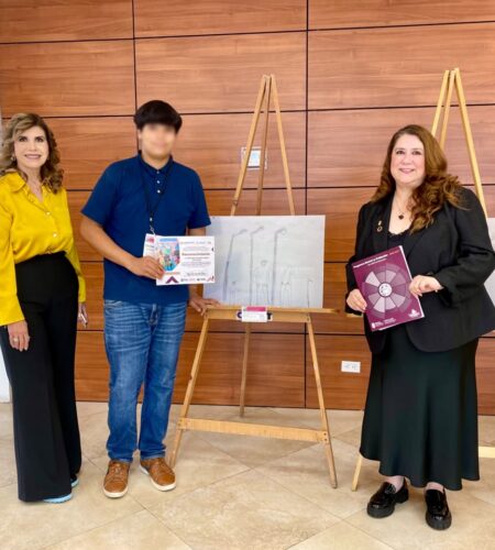 Adolescente de albergue de Tijuana recibe mención honorífica nacional por su obra