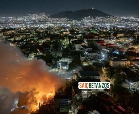 Fuego consume dos casas de madera en la colonia Reforma