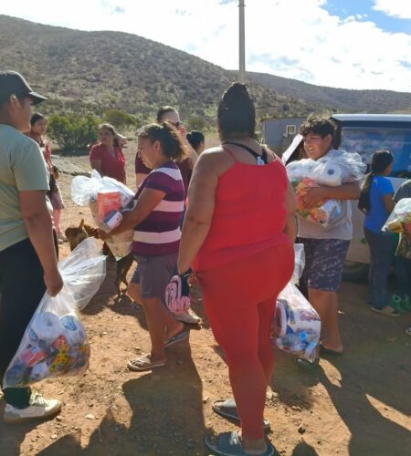 DIF entrega apoyos a familias afectadas por la tormenta Rachel en Maneadero