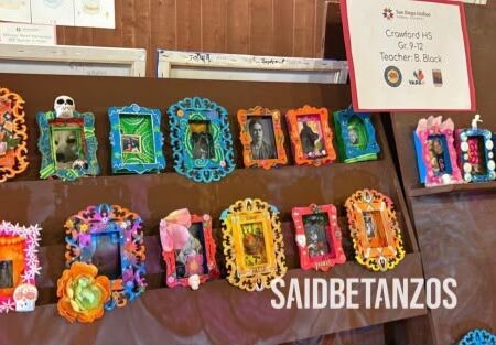 Estudiantes exhiben obras por Día de Muertos en Old Town
