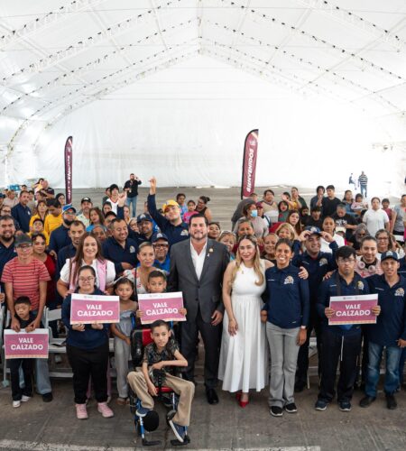 Entregan 200 vales de calzado a niñas y niños con discapacidad en Tijuana
