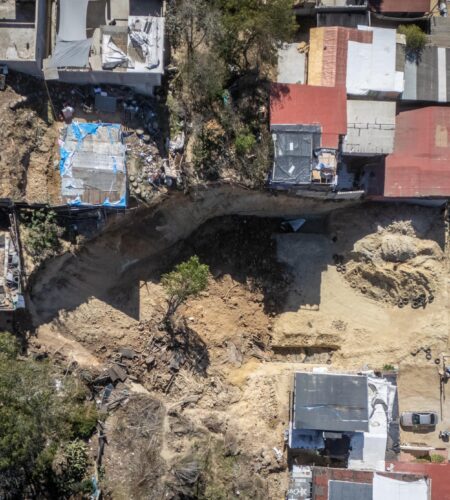 Deslizamiento en Pedregal de Santa Julia estaría ligado a obra sin permisos