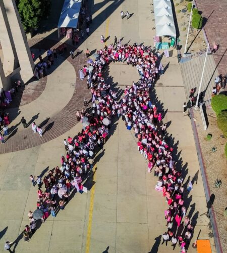 Baja California entrega prótesis mamarias gratuitas a sobrevivientes de cáncer